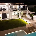 Villa New Zacaluca Pool Sauna & Gym